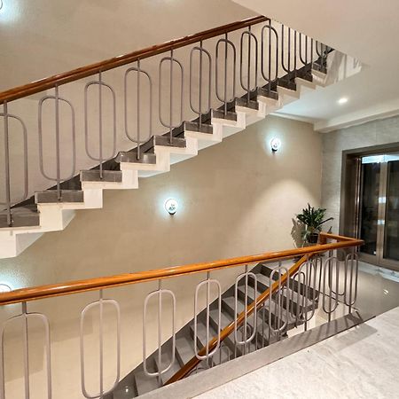 Hotel Rudhav Palace Uddzsaín Kültér fotó