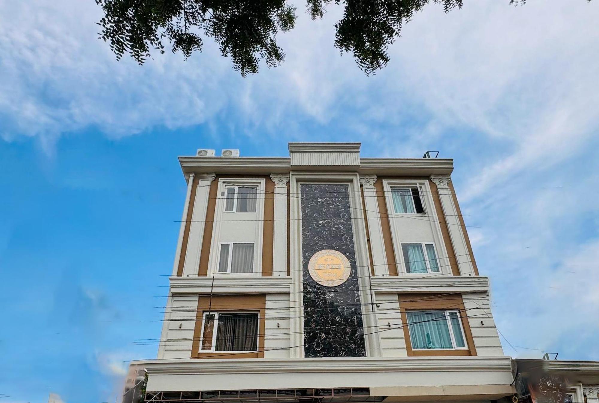 Hotel Rudhav Palace Uddzsaín Kültér fotó