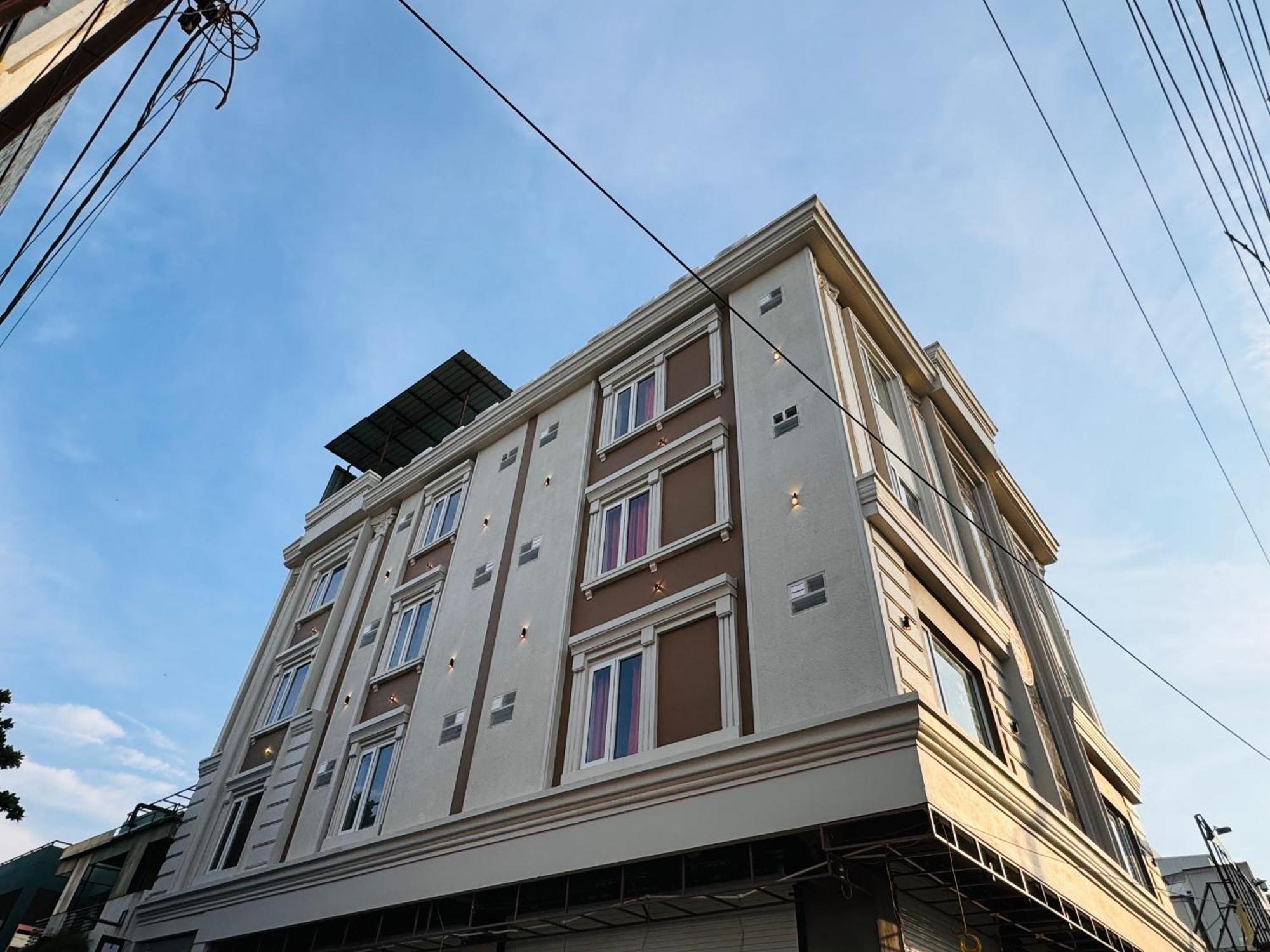 Hotel Rudhav Palace Uddzsaín Kültér fotó